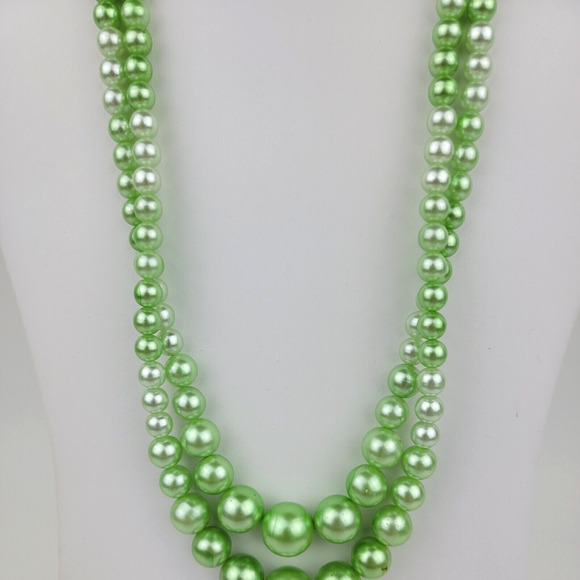 Vintage Light Soft Green Necklace Made in Japan Graduated Beads Two Strands 20in - Picture 3 of 11